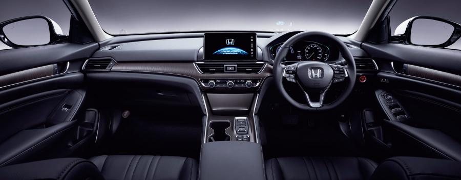 Торпедо Honda Accord e:HEV (CV) 2020 года  (JP) (фото 21 из 28)